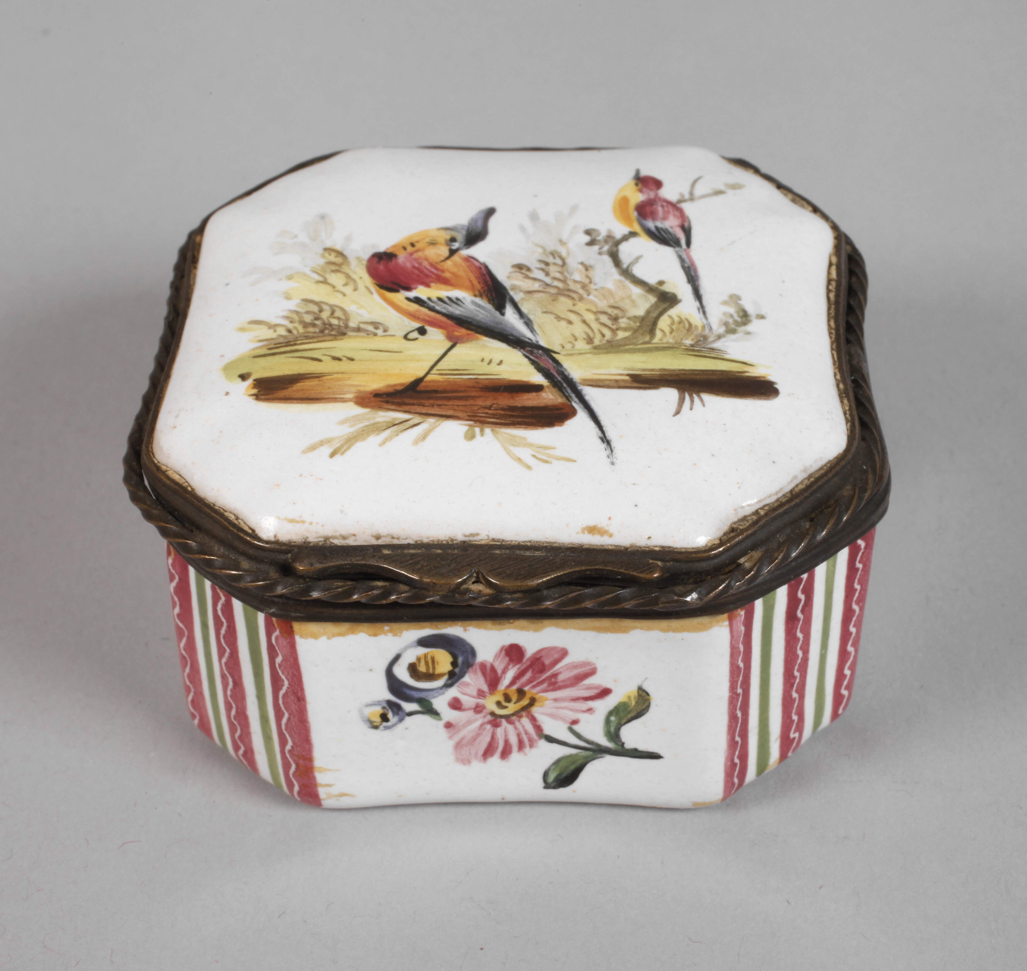 Delft barocke Deckeldose Fayence