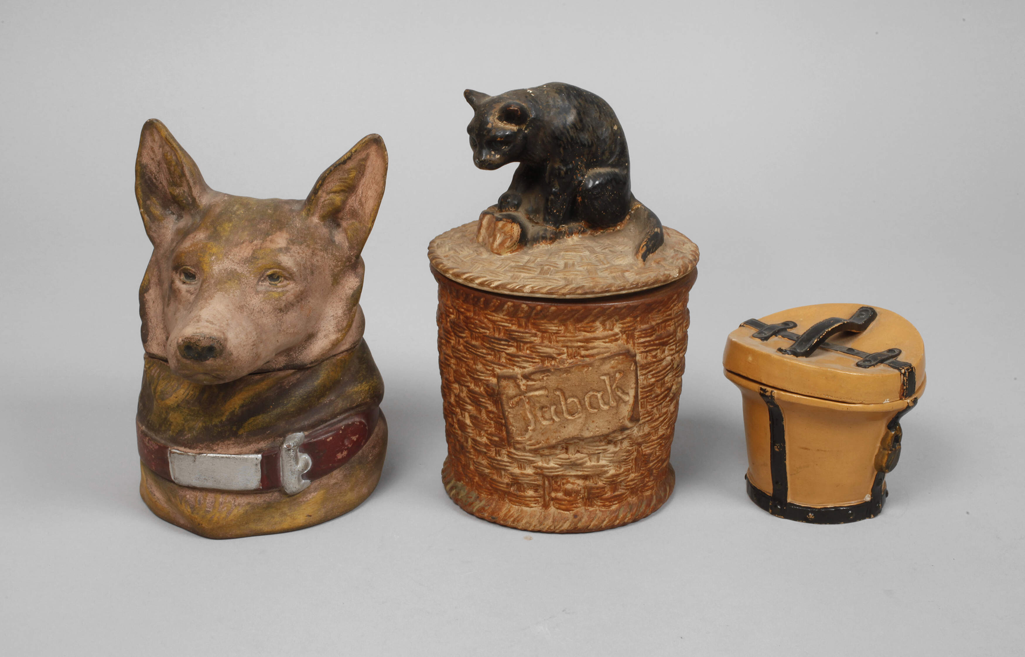 Drei Tabaktöpfe