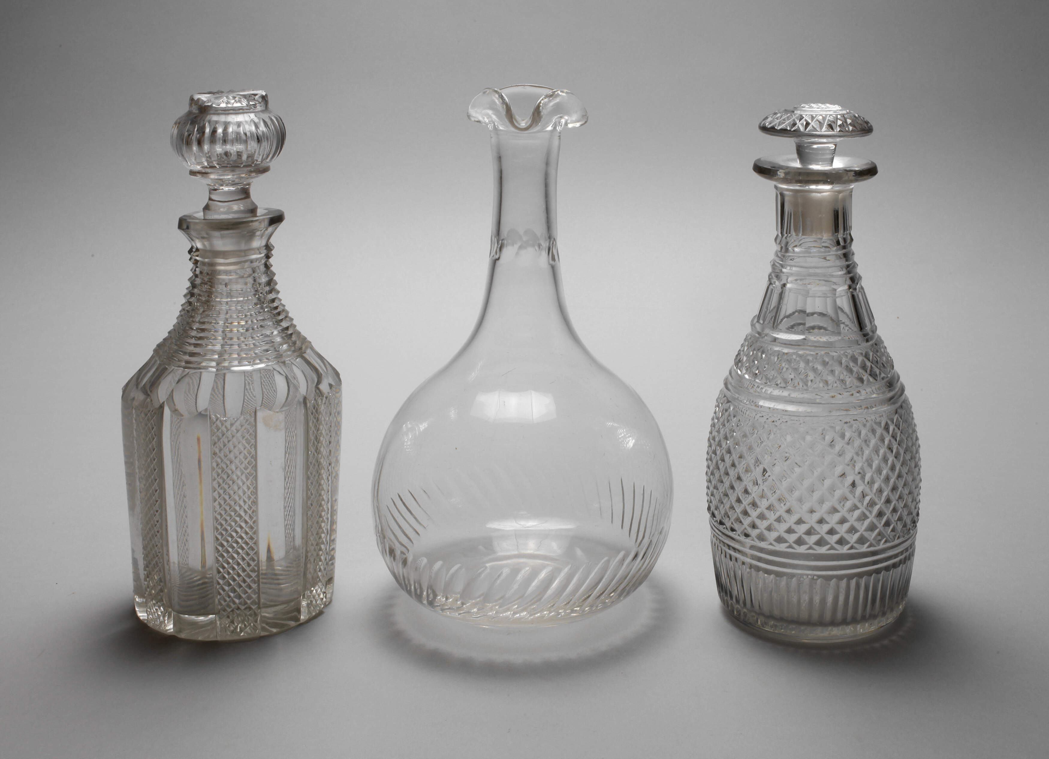 Drei Biedermeierkaraffen Kristallglas