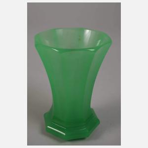 Deckelpokal und Becher Chrysoprasglas