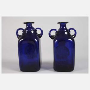 Zwei Arzneigefäße mit Kosmas und Damian