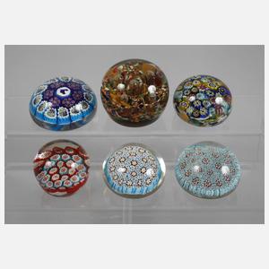 Sechs Paperweights