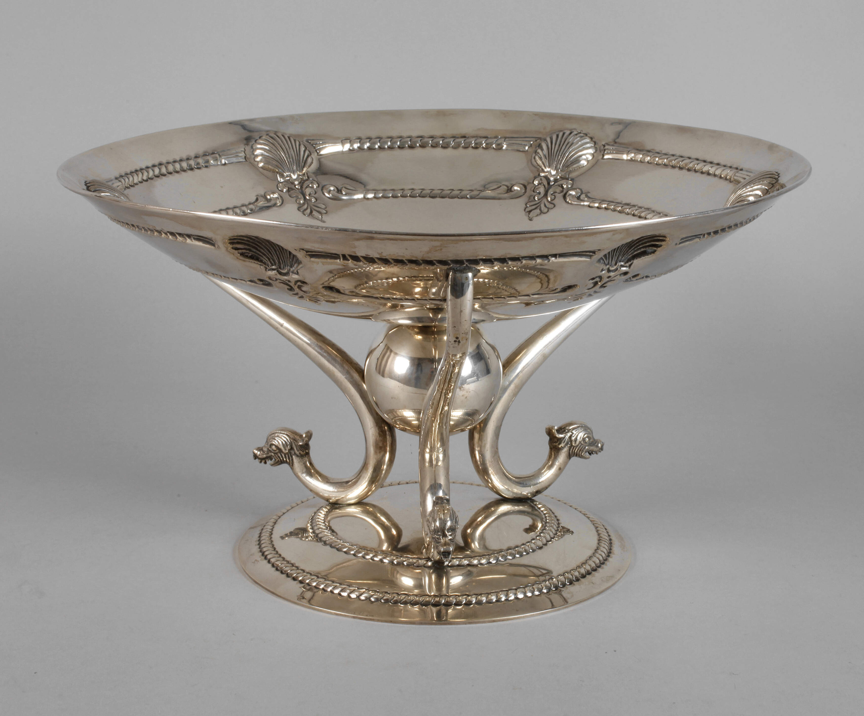 Silber Tafelaufsatz mit Drachenköpfen