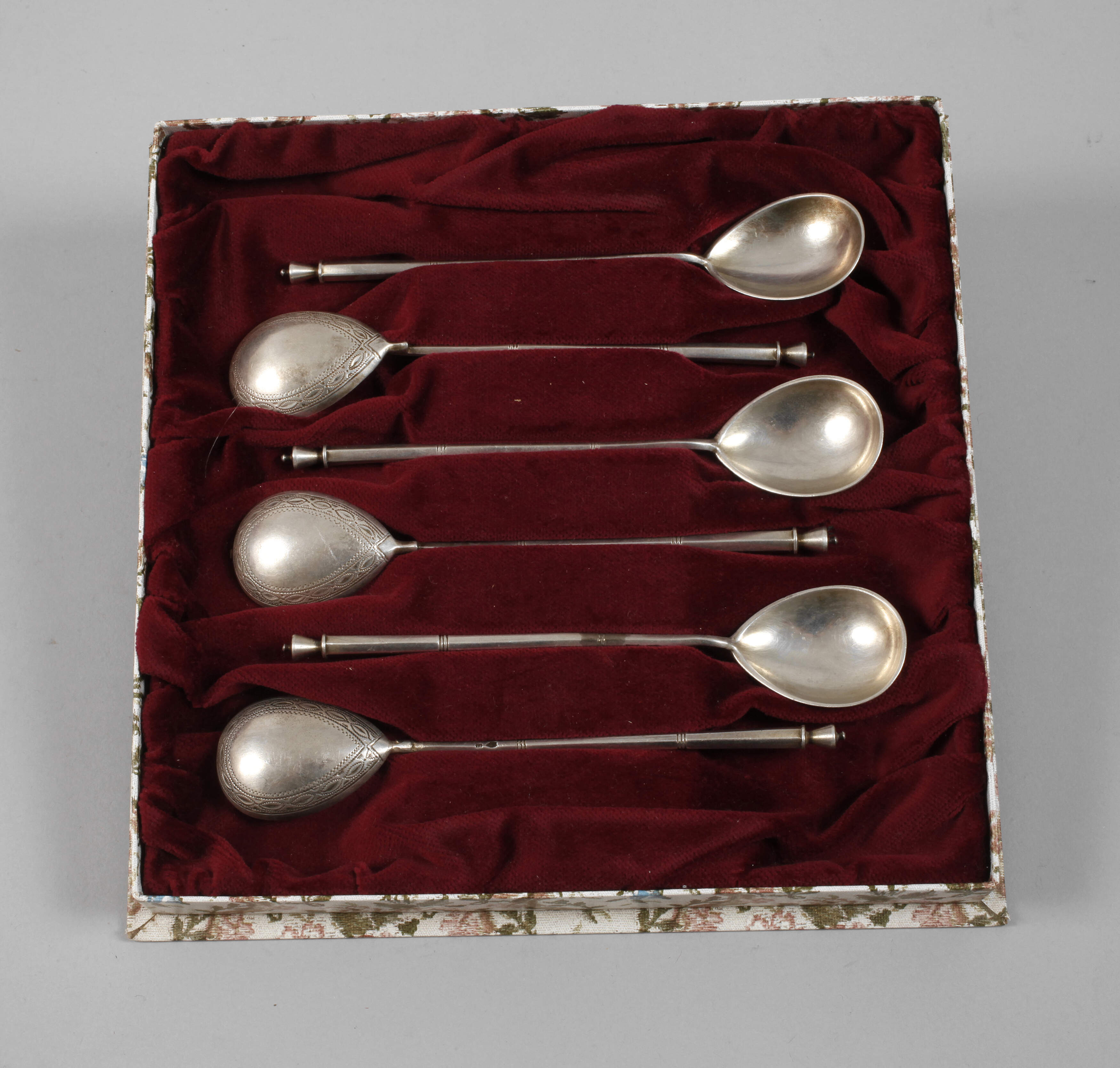 Sechs Silberlöffel Russland