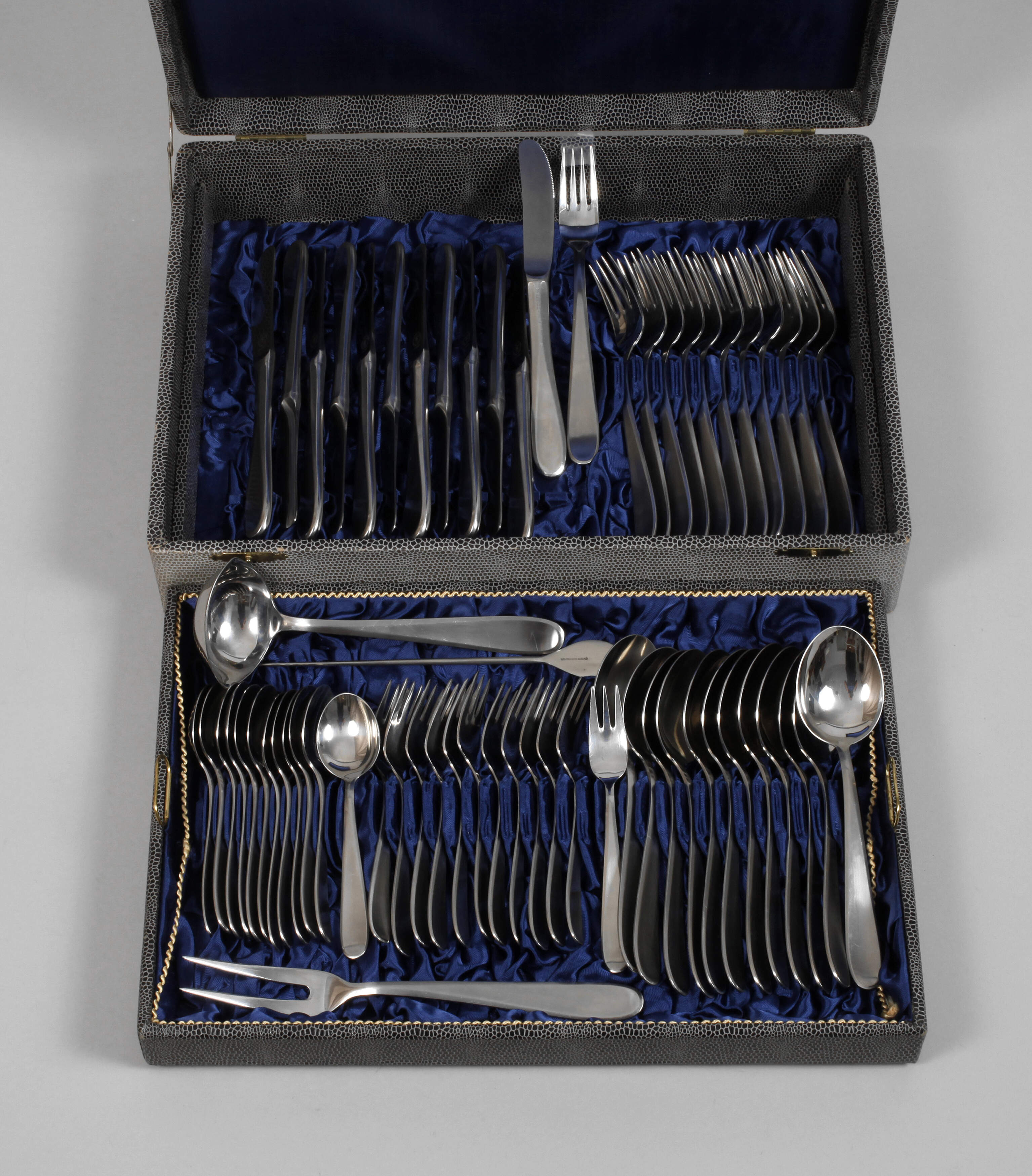 Besteckset für zwölf Personen