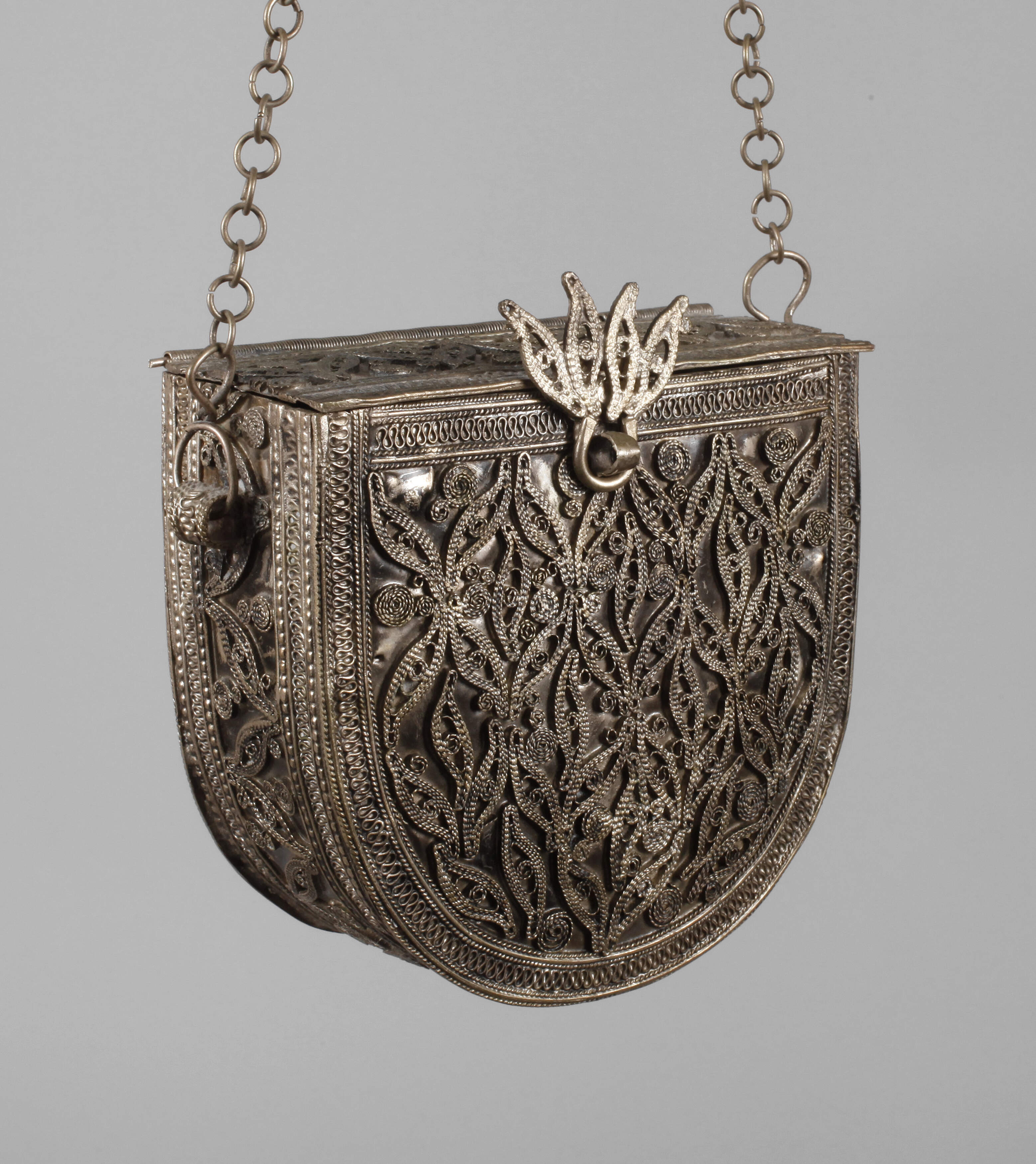 Schultertasche Filigranarbeit