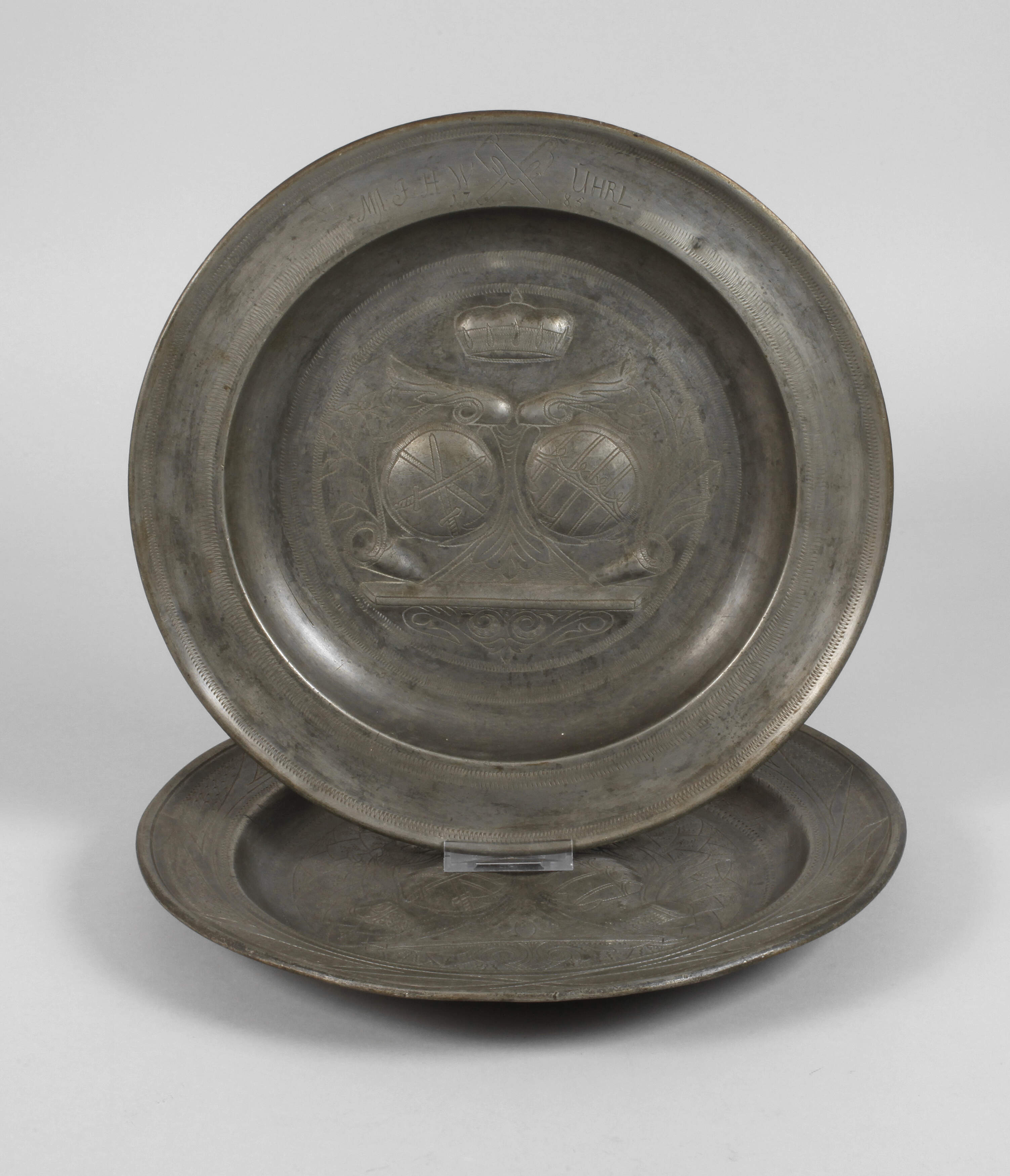 Zwei große Zinnteller Sachsen