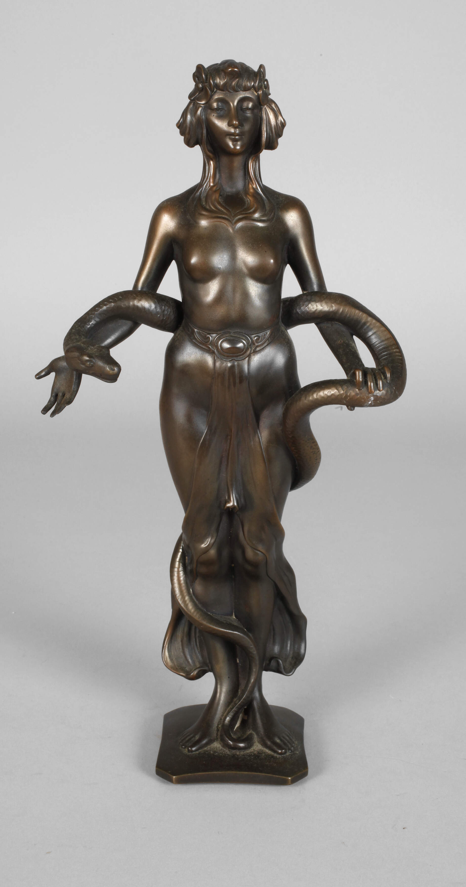 Hans Schaefer, Schlangenbeschwörerin