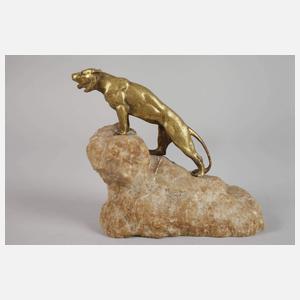 Raubkatze auf Steinsockel