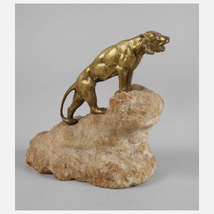 Raubkatze auf Steinsockel