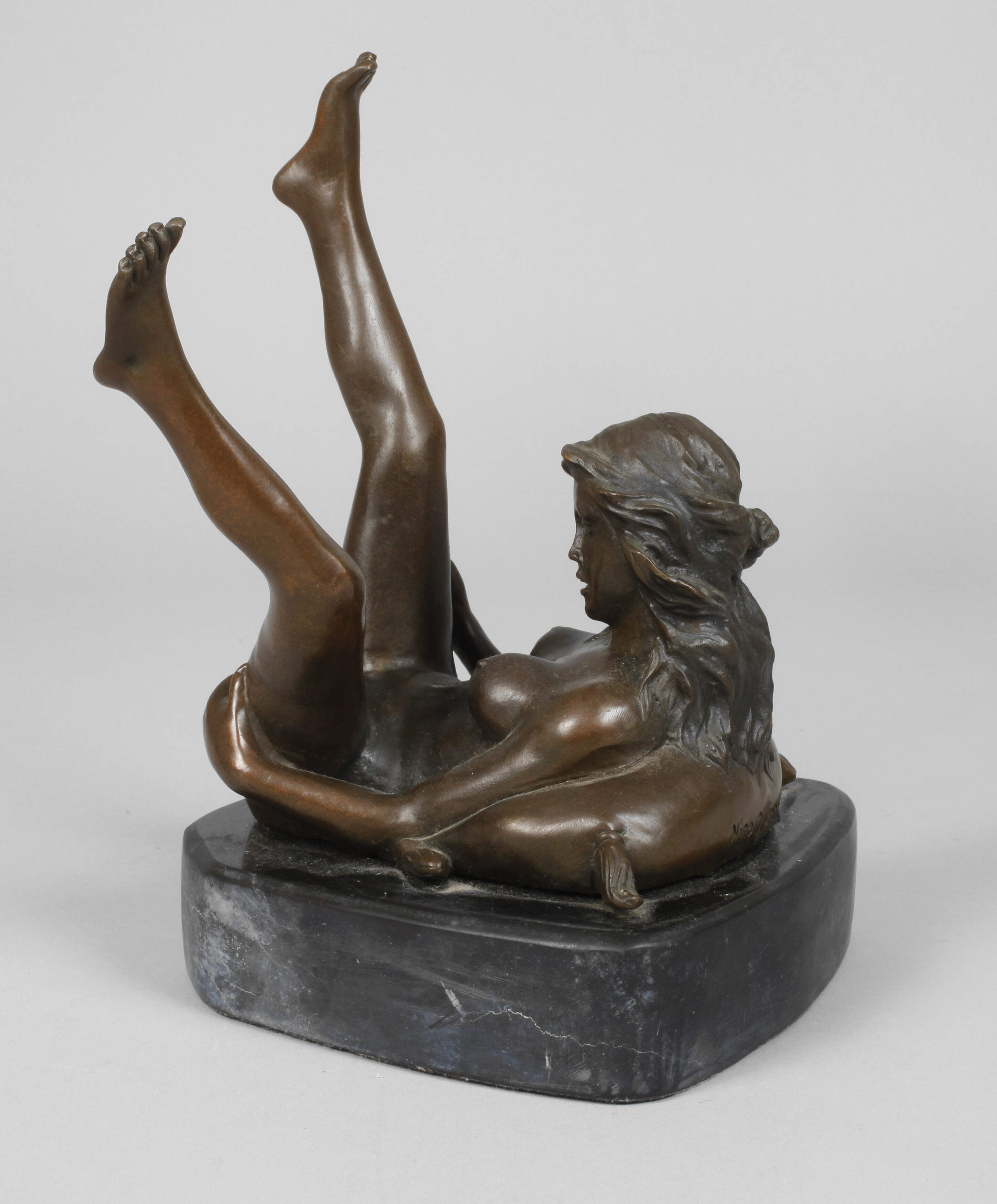 Nino Oliviono, "Seductress"