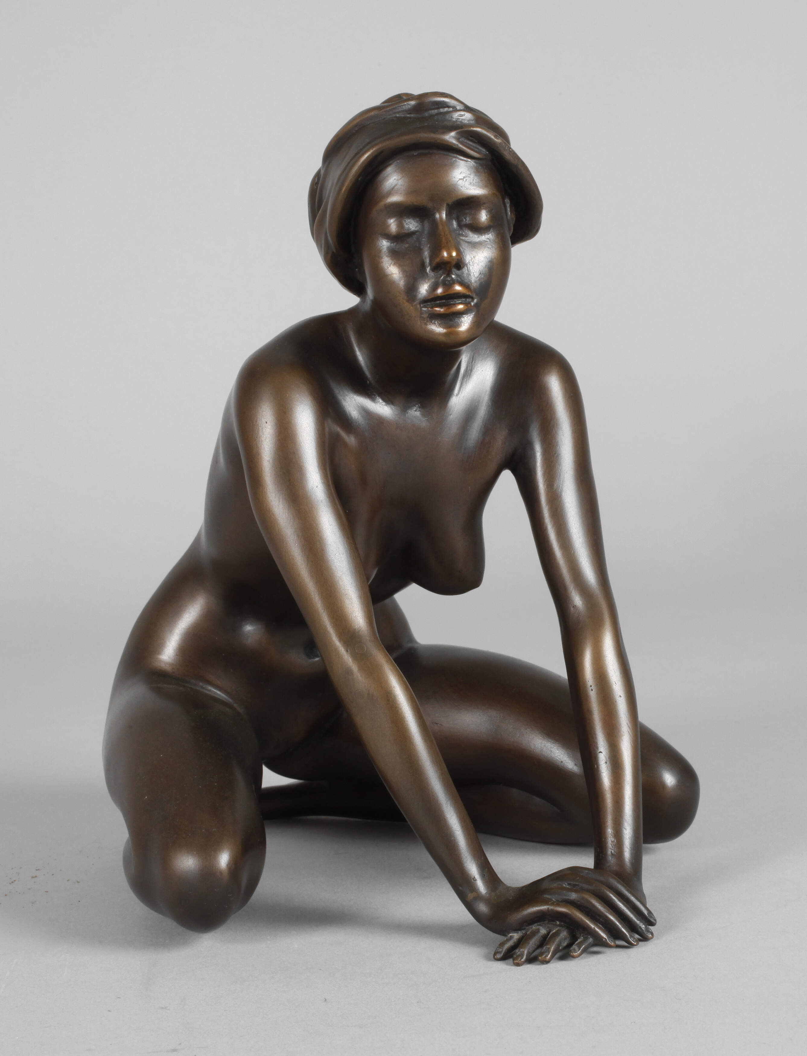 Arno Breker, "Mädchen mit Tuch"