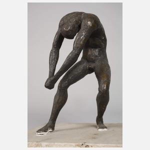 Bückender Männerakt