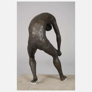 Bückender Männerakt