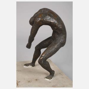 Bückender Männerakt