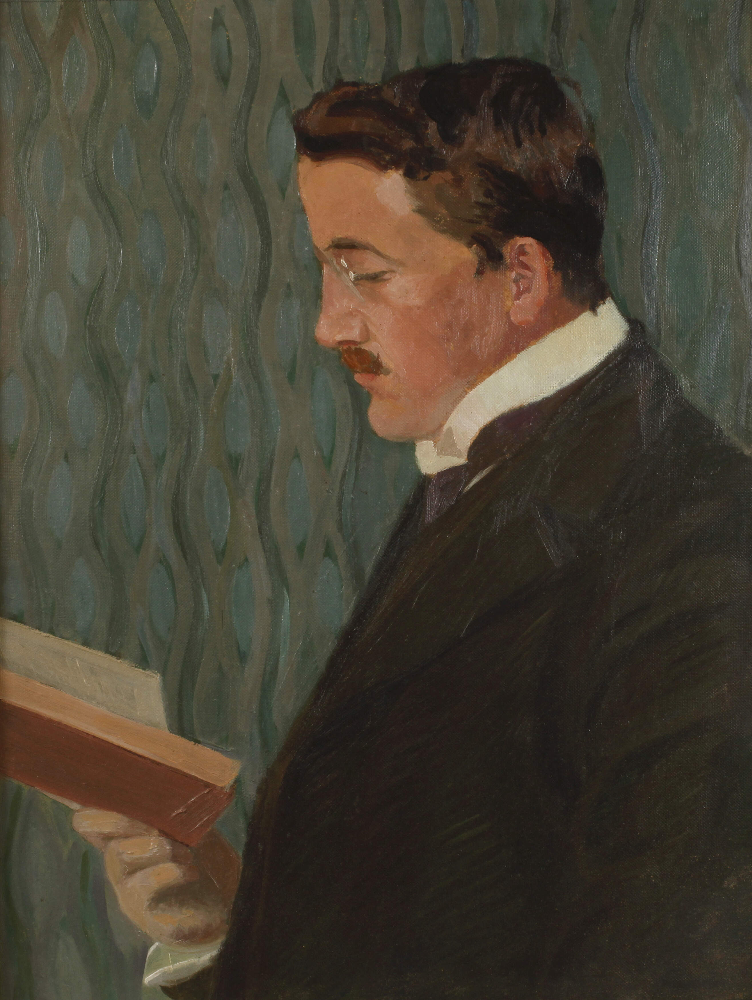 Lesender im Jugendstilinterieur