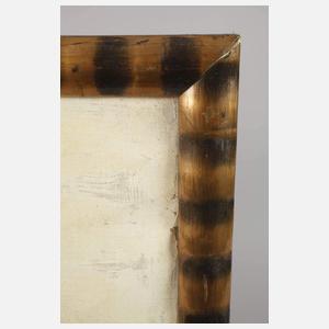 Strohpuppen in sommerlicher Gebirgslandschaft