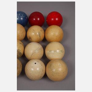 Zwanzig Billardkugeln