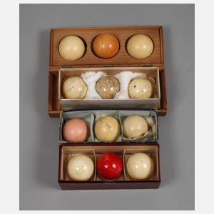 Zwölf Billardkugeln