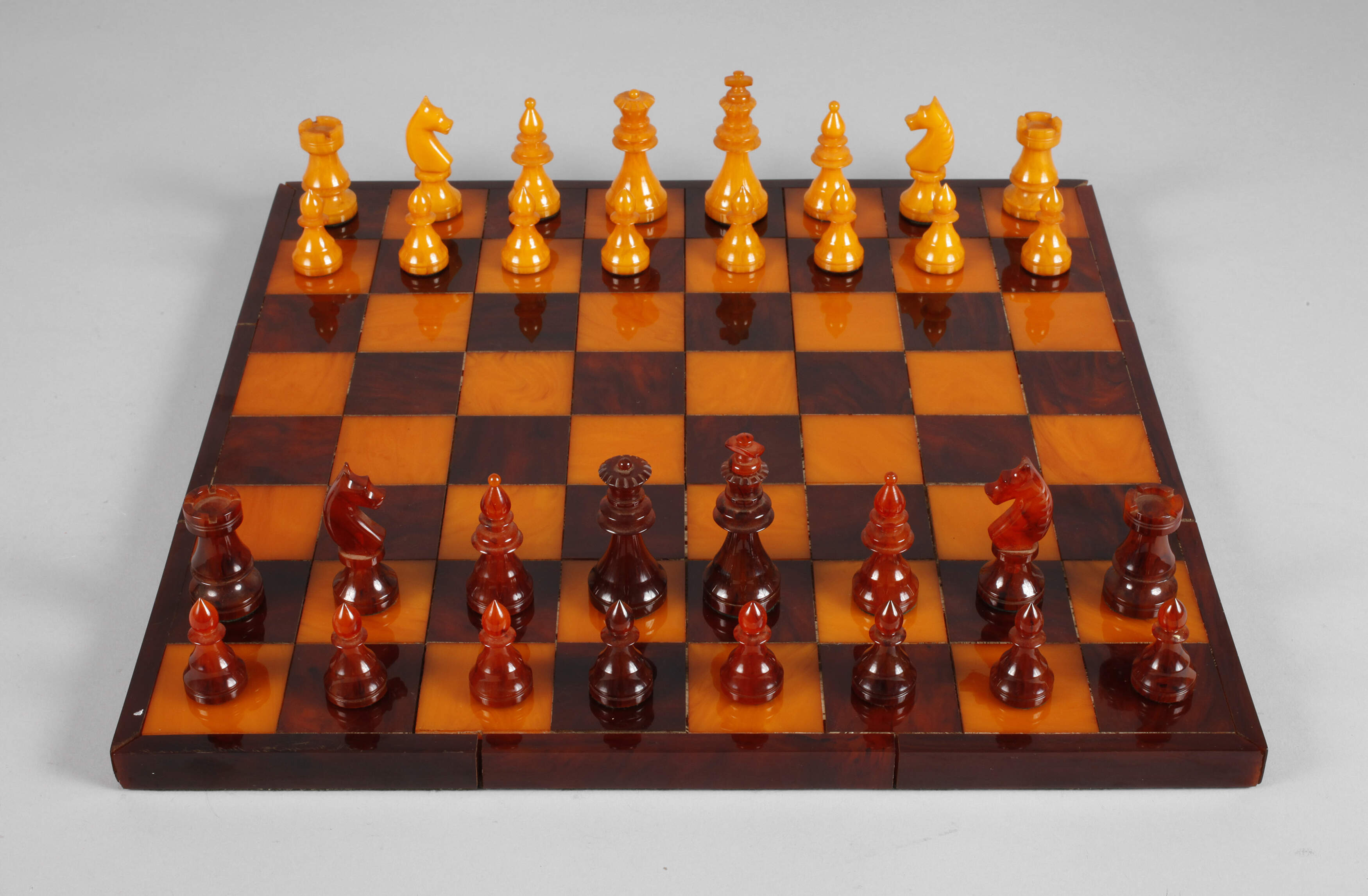 Schachspiel in Bernsteinoptik