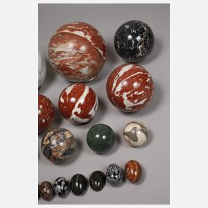 Konvolut Marmor-und Granitkugeln