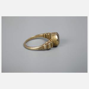 Ring mit Steinbesatz