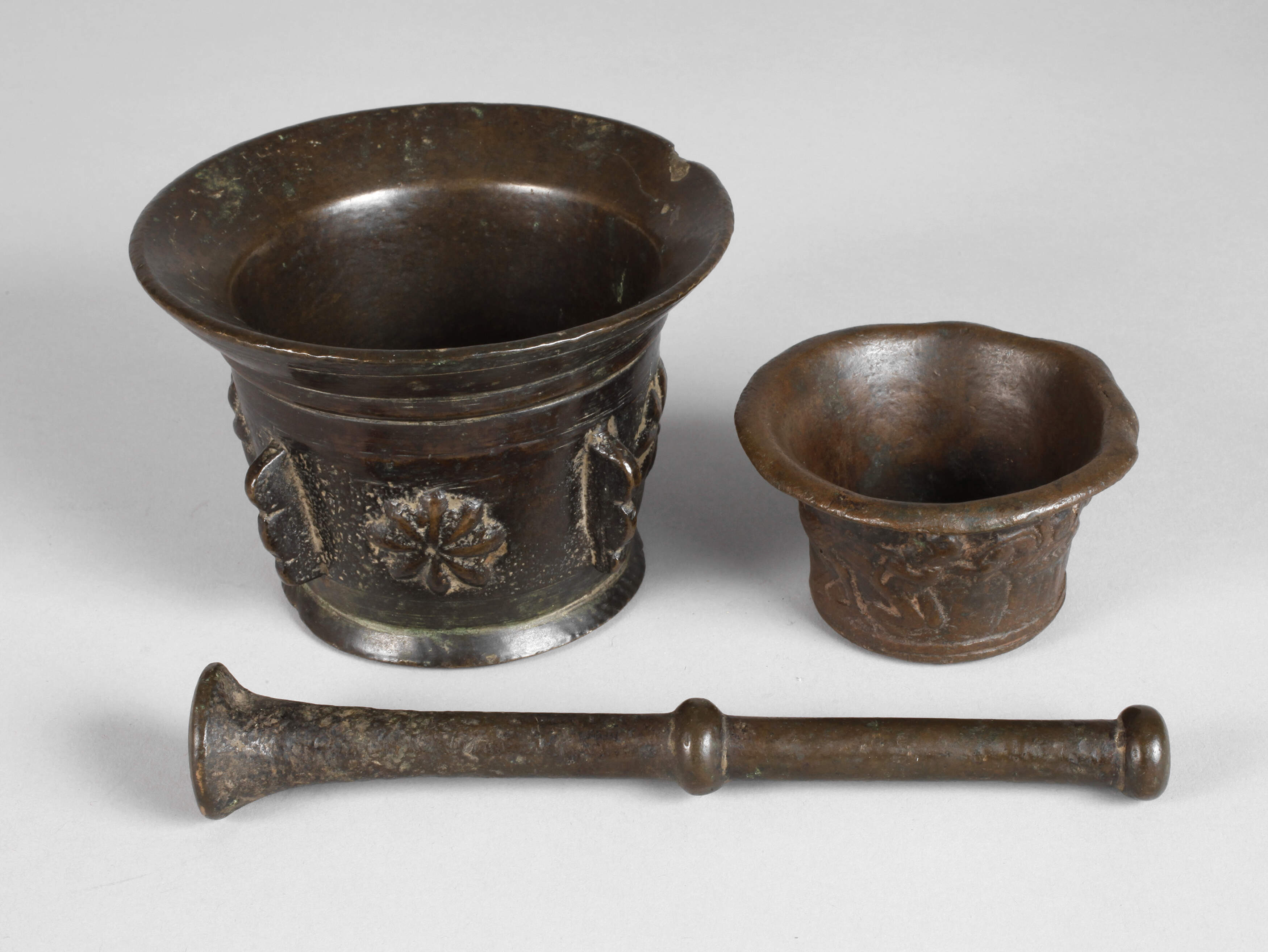 Zwei historische Mörser