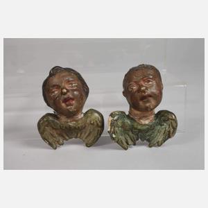 Vier geschnitzte Engelsköpfe