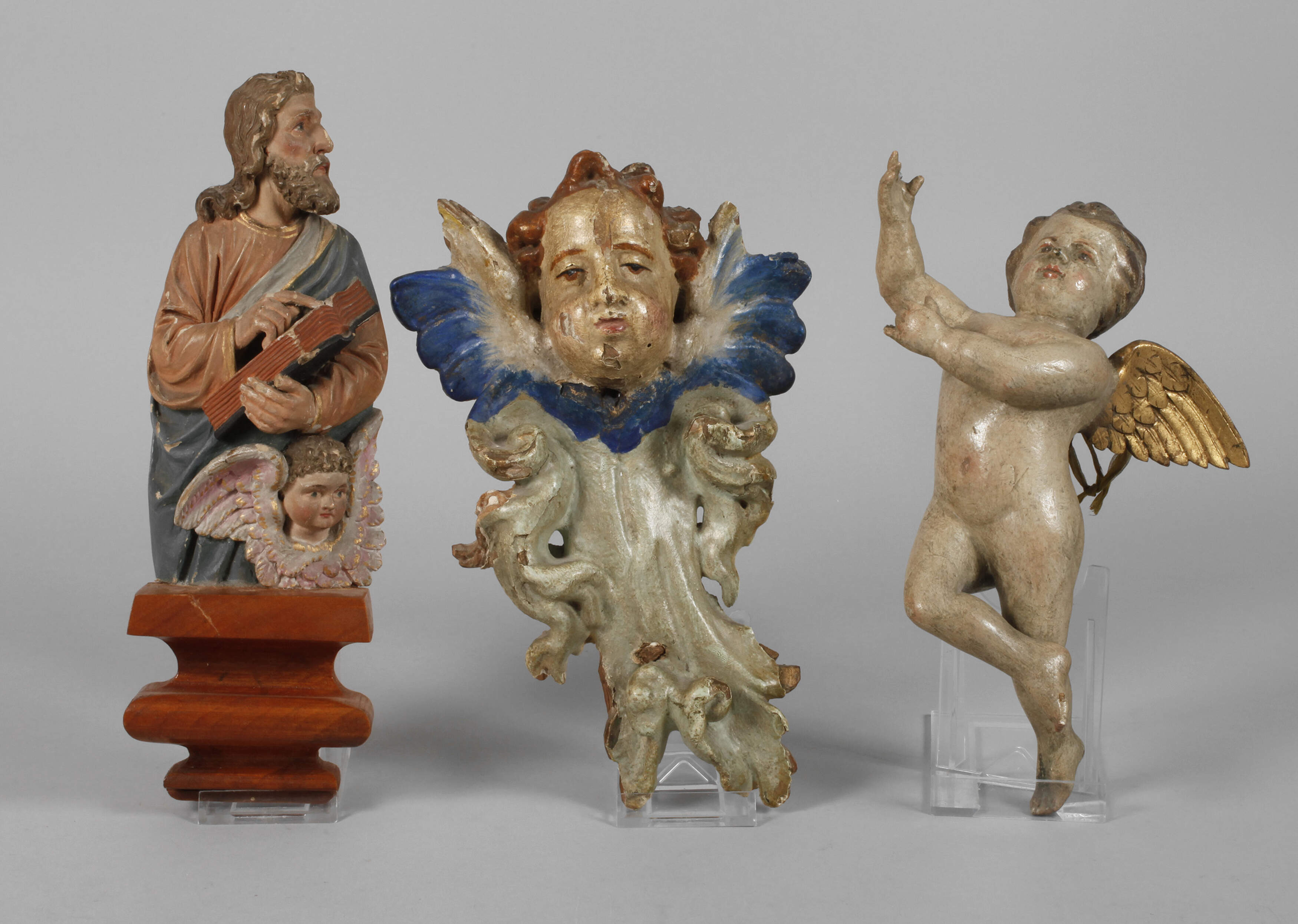 Drei figürliche Schnitzereien