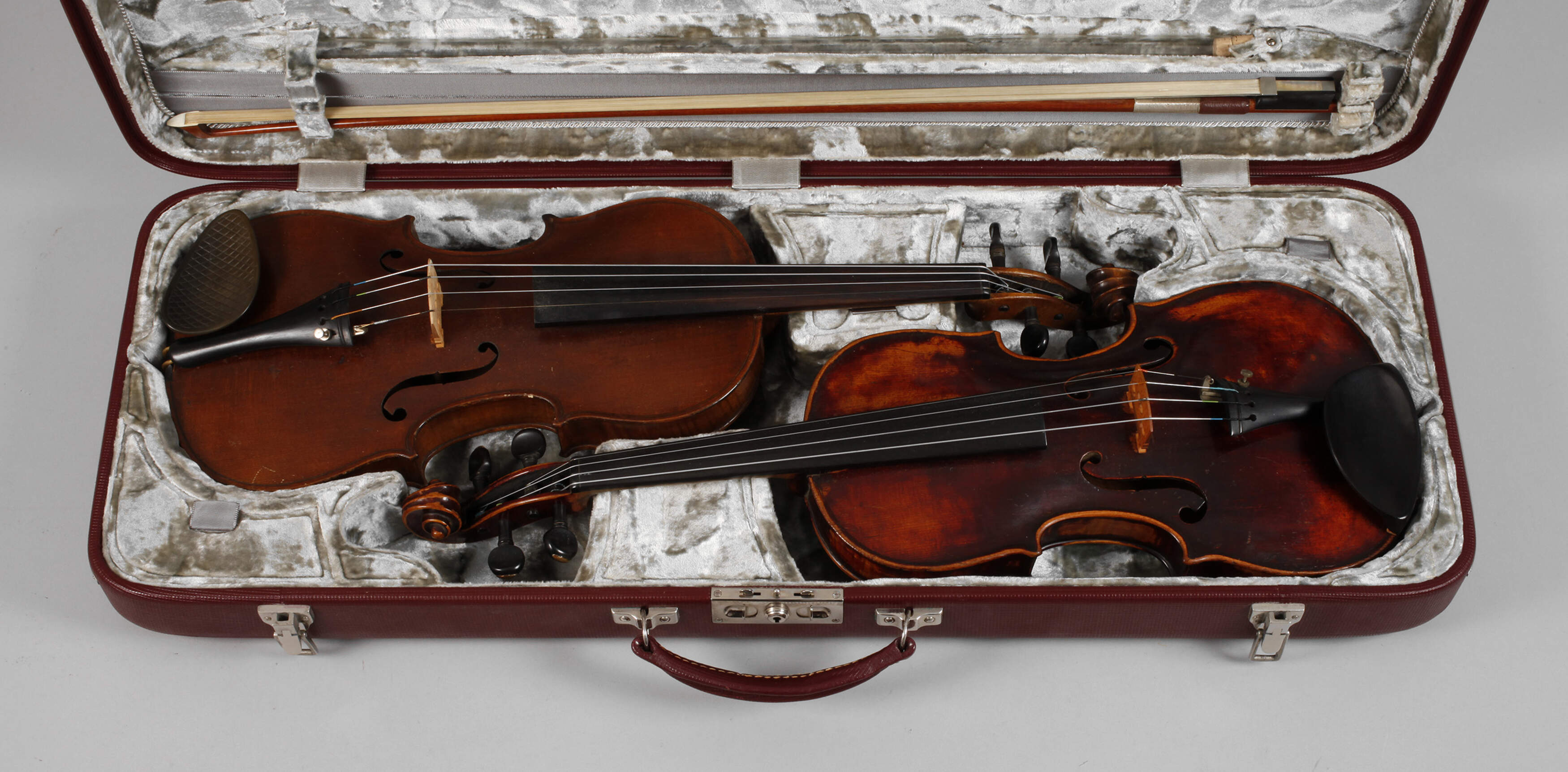 Zwei Violinen im Etui