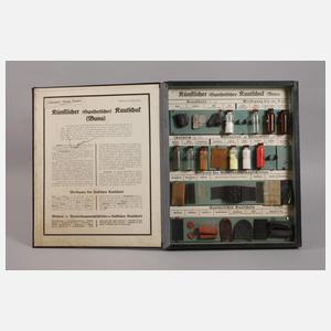 Drei Schaukästen Materialkunde