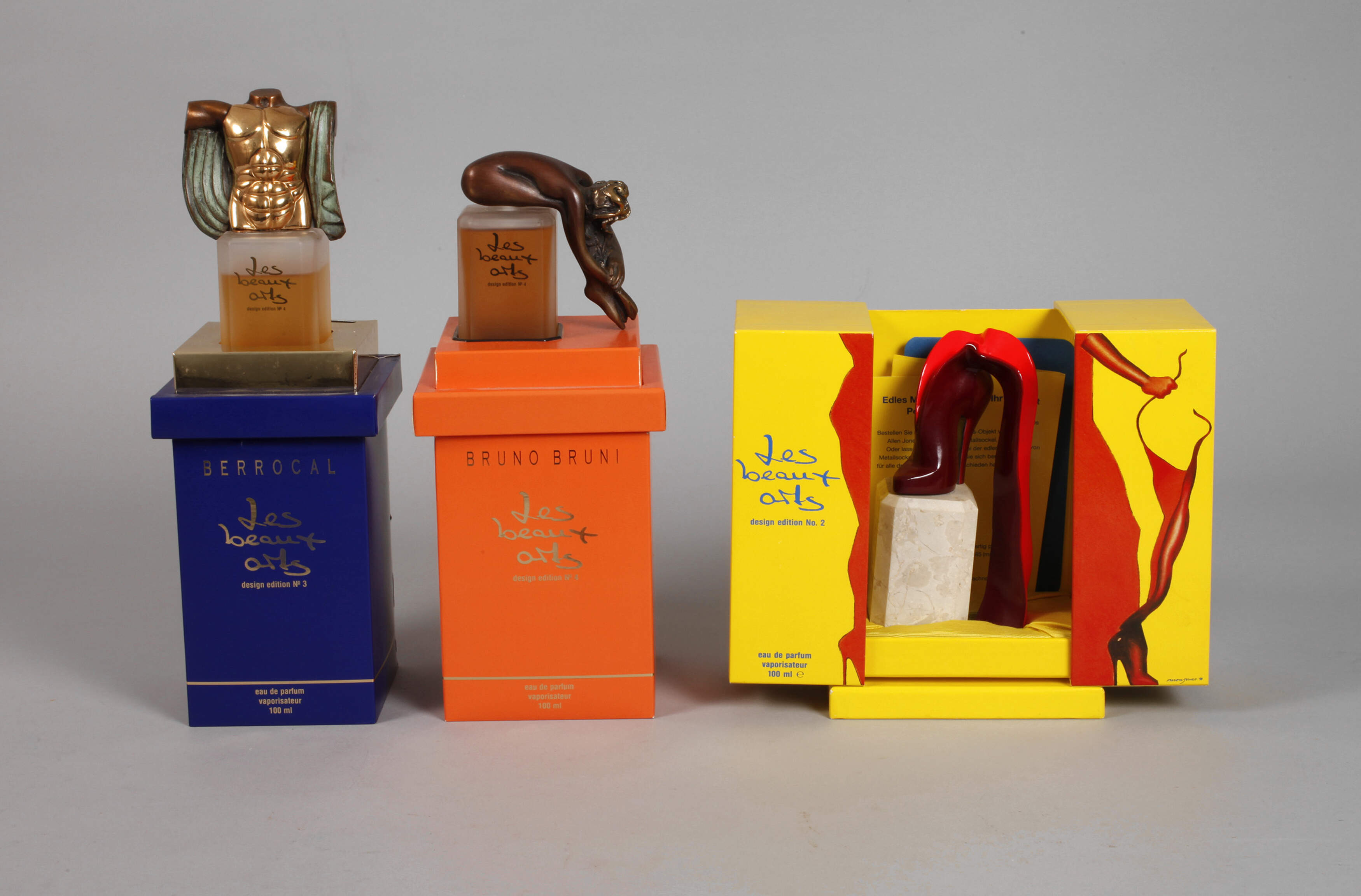 Drei Künstlerflakons