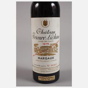 Drei Flaschen Rotwein