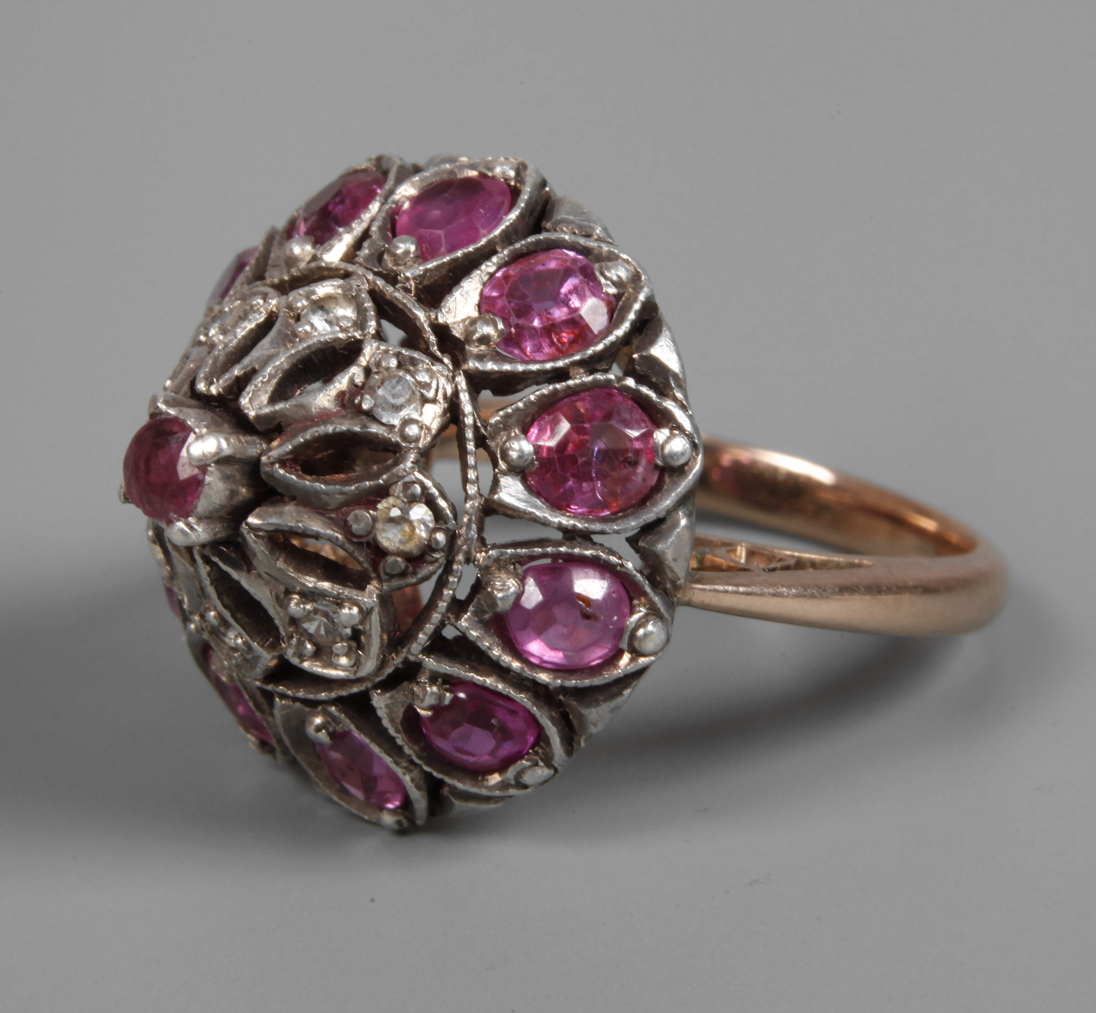 Pagodenring mit Rubinen