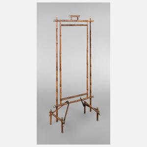 Kolonialer Kleiderständer