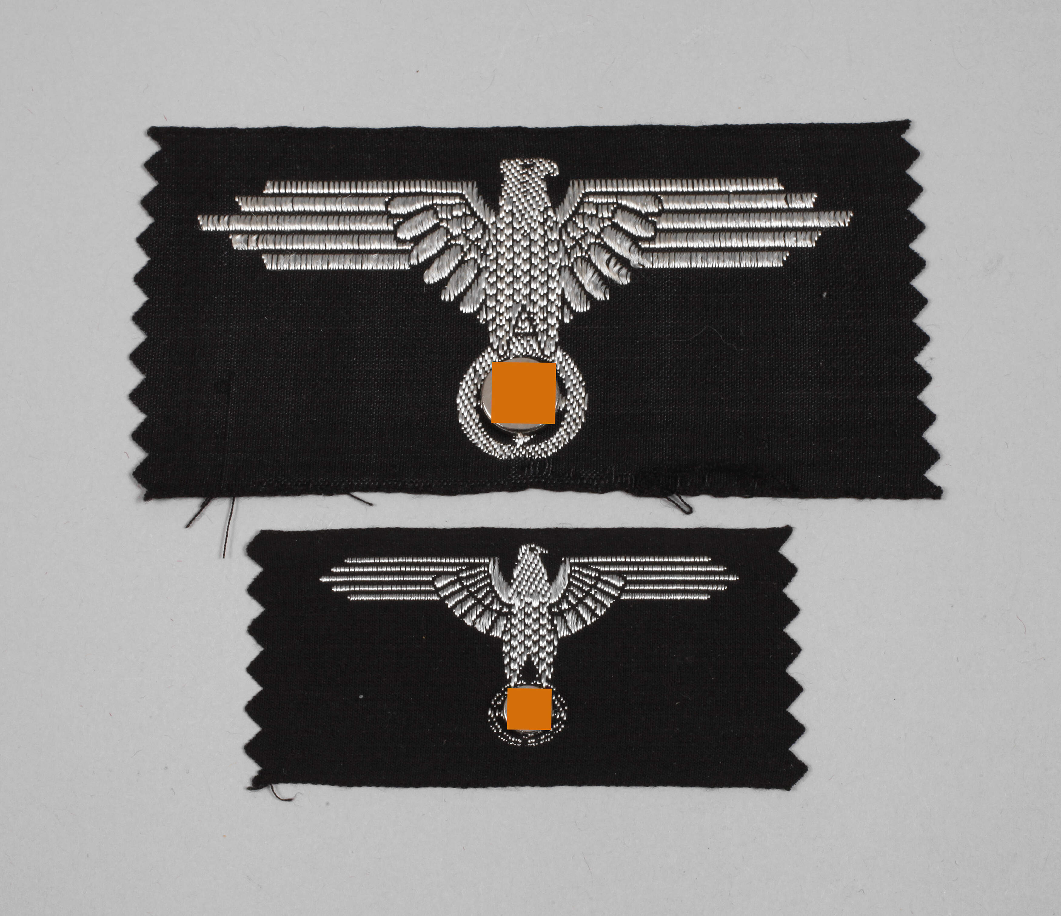 Ärmel- und Mützenadler