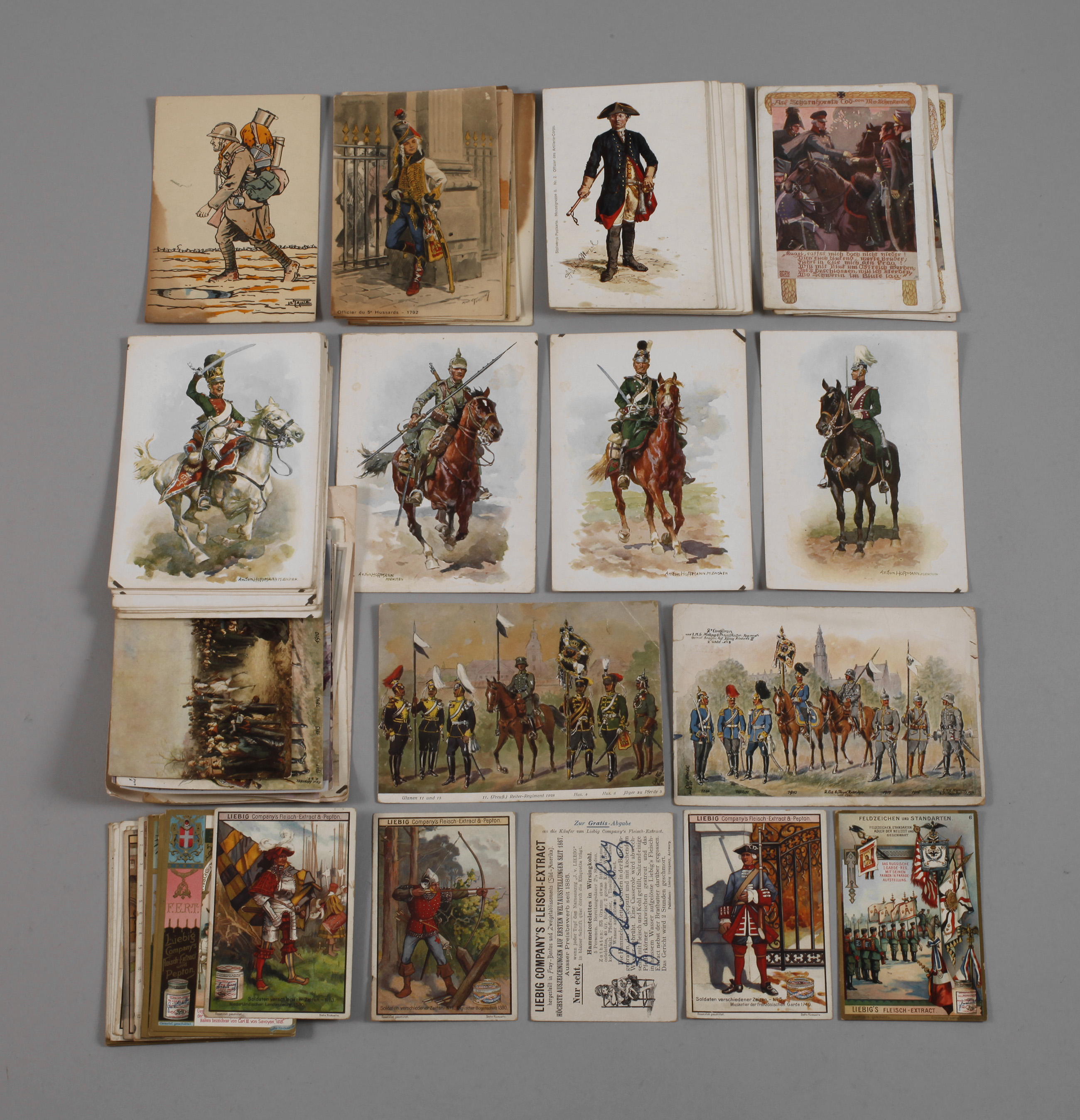 Konvolut militärische Postkarten und Sammelbilder