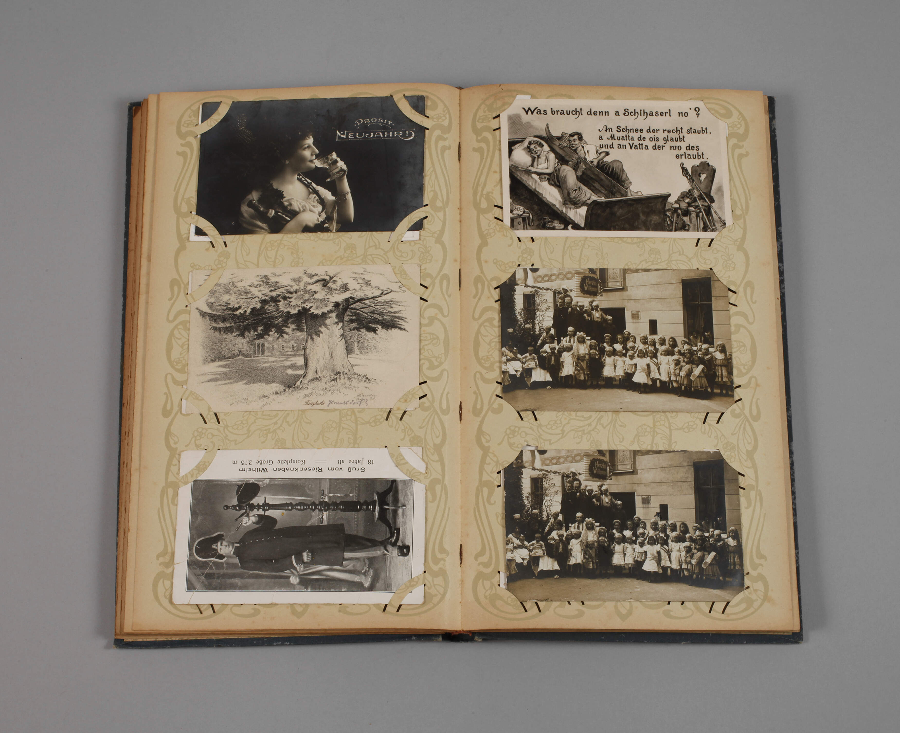 Postkartenalbum Kitsch- und Motivkarten