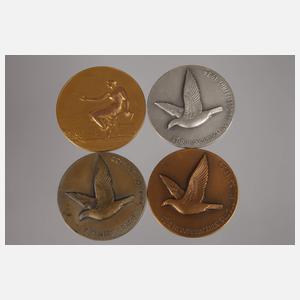 Vier Medaillen Taubenzucht