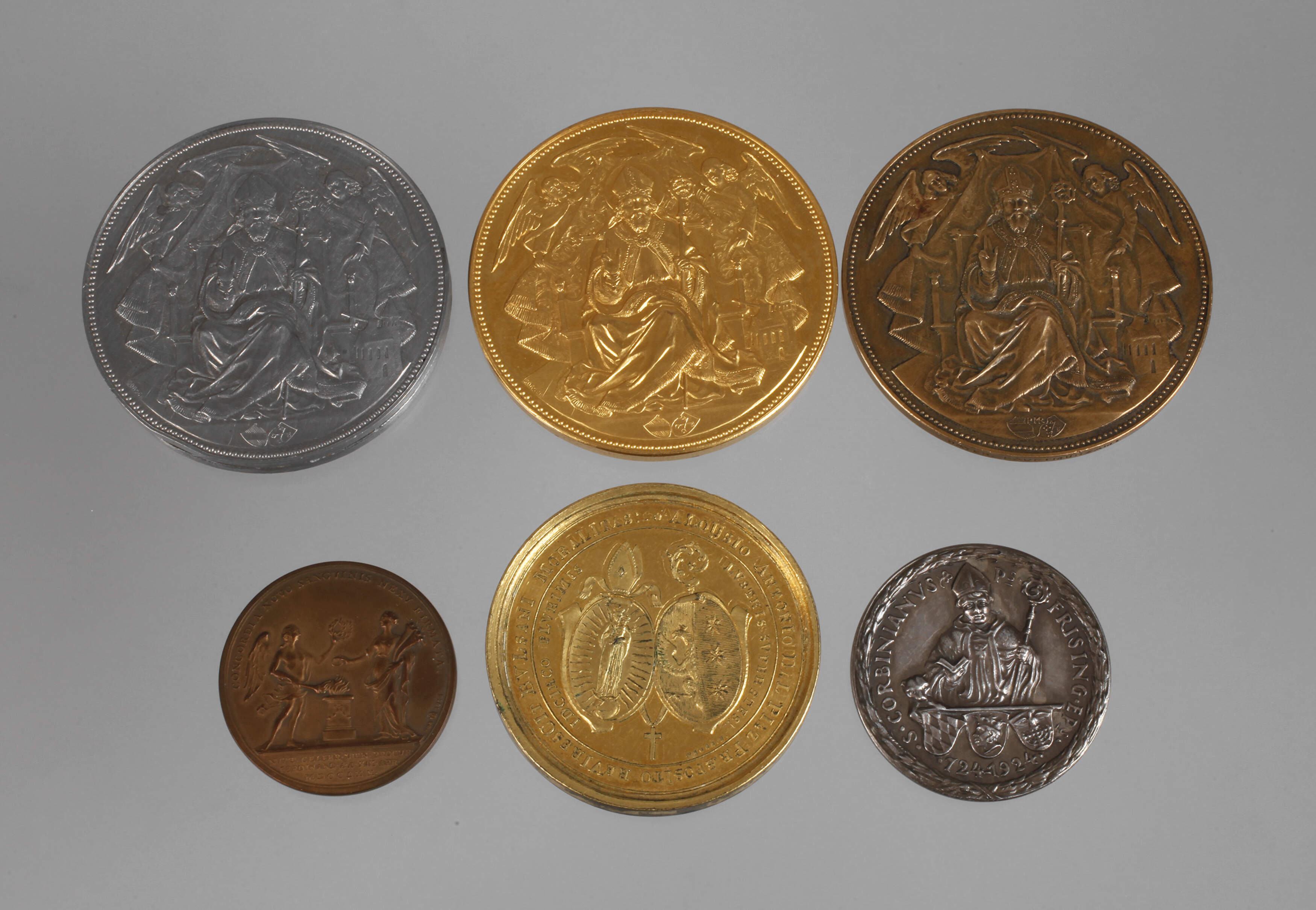 Sechs christliche Medaillen