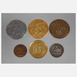 Sechs christliche Medaillen