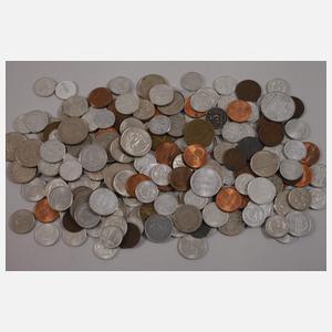 Konvolut Geldscheine, Münzen und Etiketten