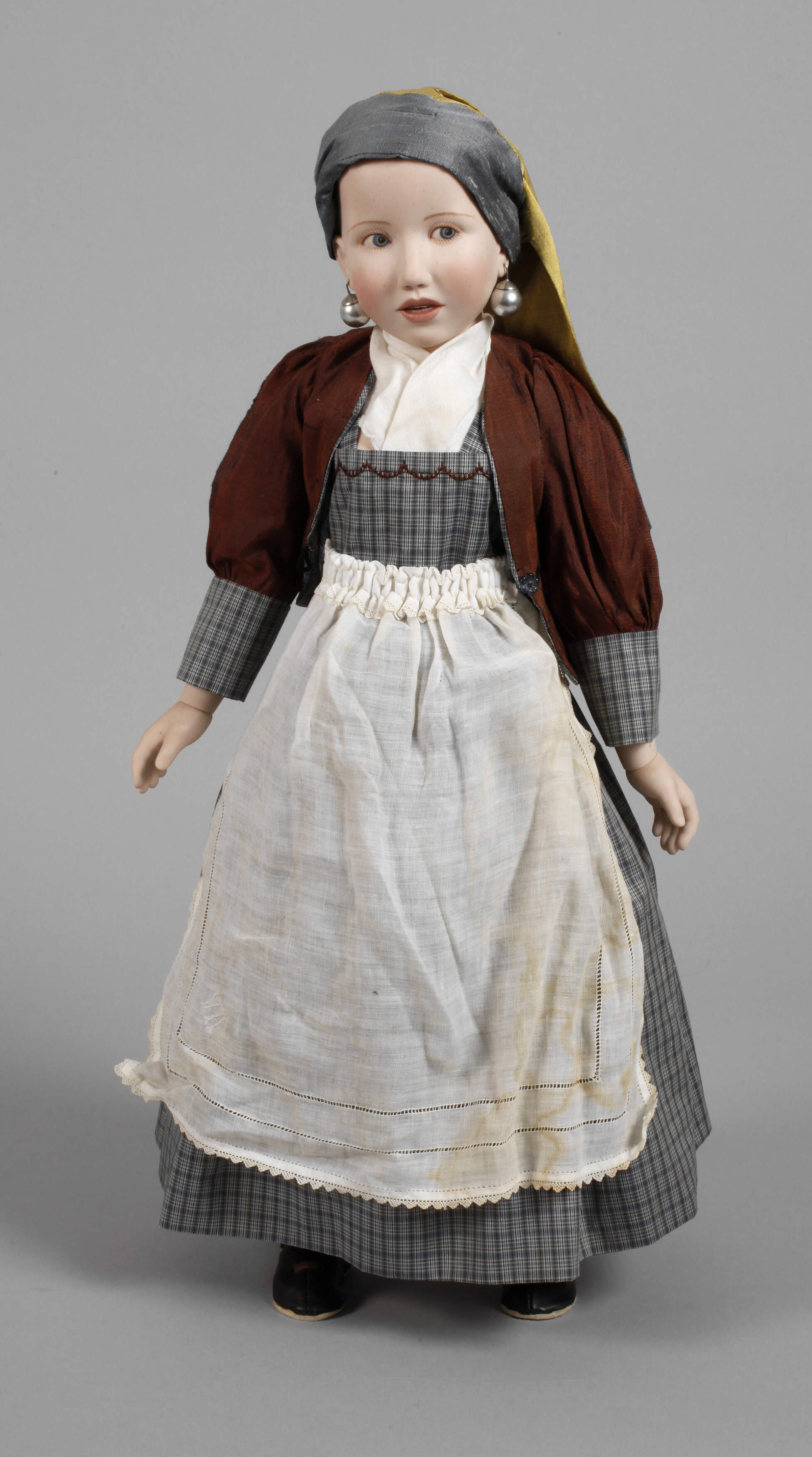 Regina Sandreuter Porzellanpuppe "Girl w. Perls"