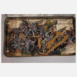 Konvolut Zinnsoldaten und Zubehör