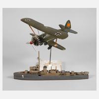 Modell Kriegsschiff und Doppeldecker Wehrmacht111