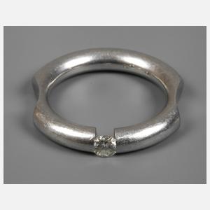 Platinring mit Brillant