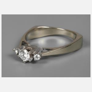 Damenring mit drei Brillanten