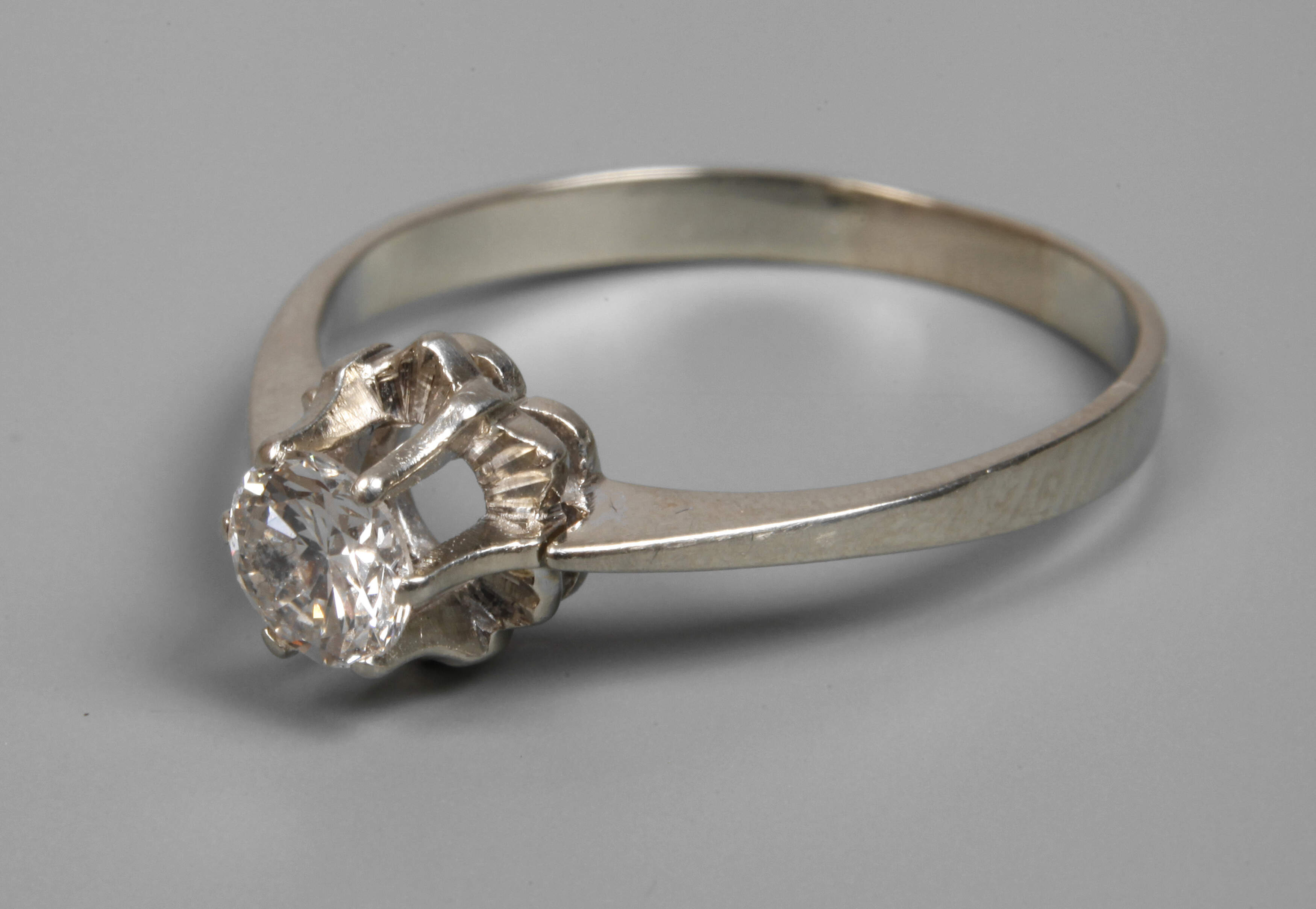 Damenring mit Brillant