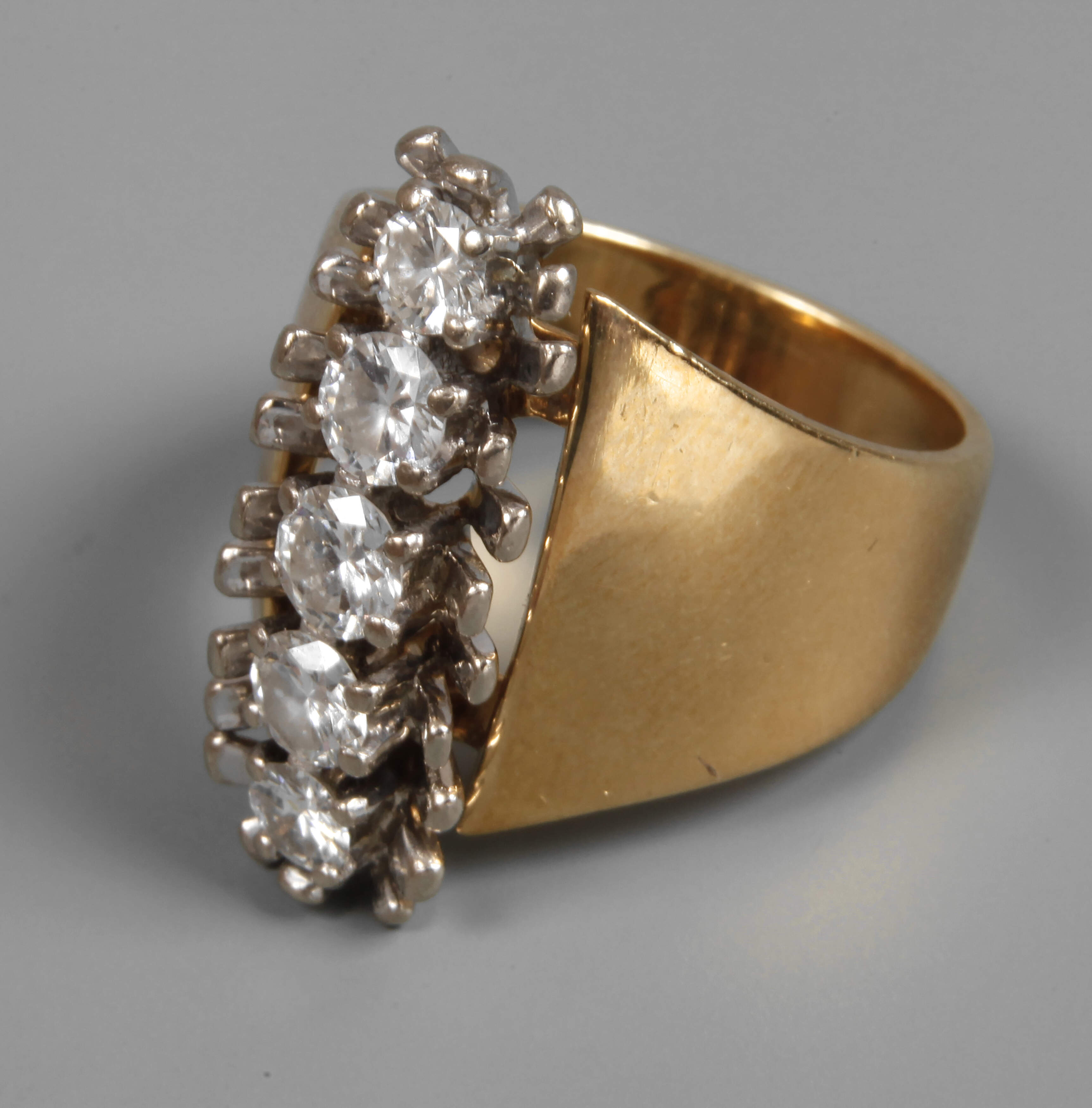 Damenring mit Brillanten