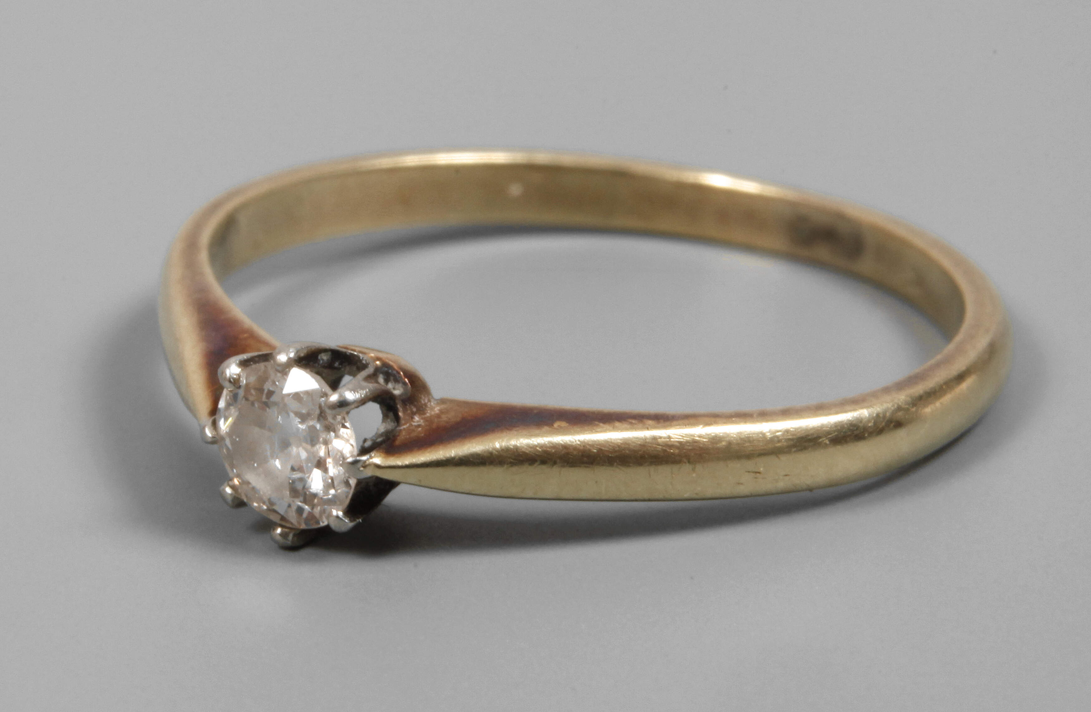 Damenring mit Brillant